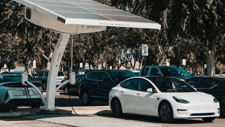 Tesla’s Struggles in Europe: Sales Drop Amid Trade and Market Shifts