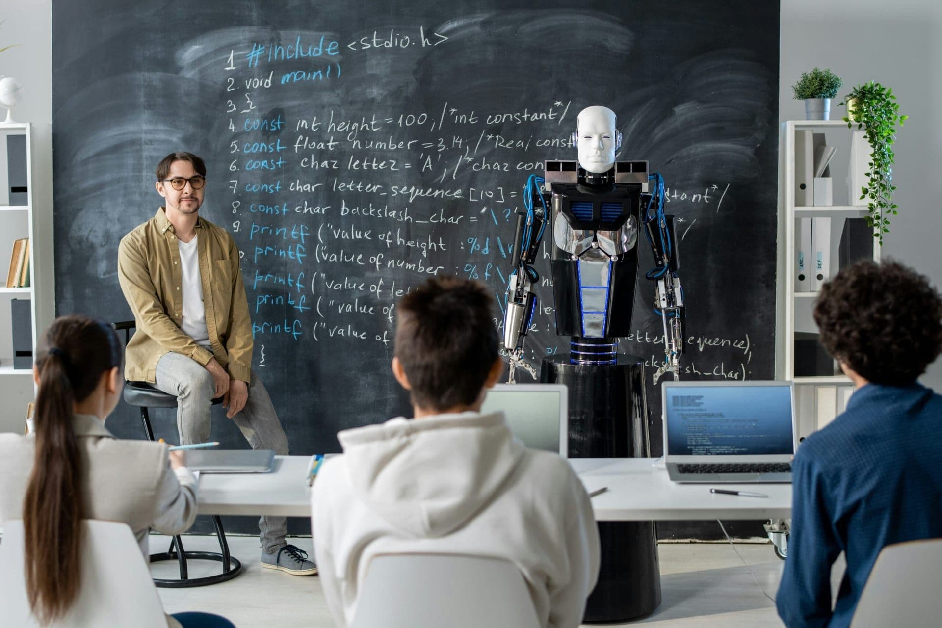 The Evolving Role of Artificial Intelligence in American Education: A Shift in Learning